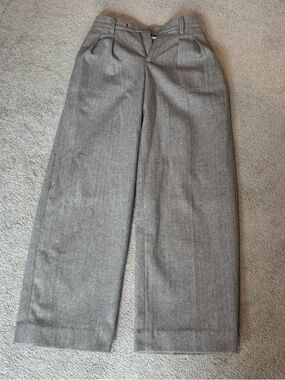 Banana Republic Wide-Leg Trousers in Heather Gray. 00p.
